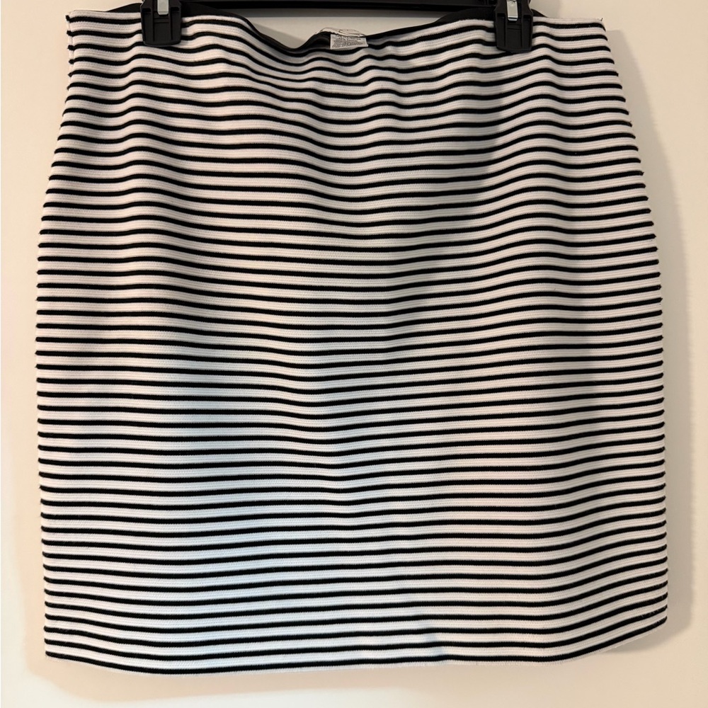 Kenar Women's Black and White Striped Pencil Skirt